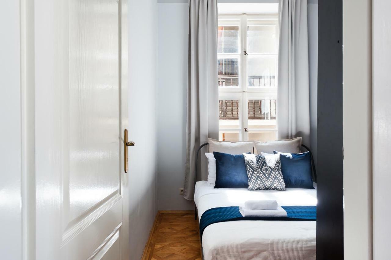 Square Apartment - Loftaffair Краков Экстерьер фото