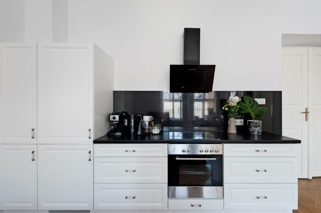 Square Apartment - Loftaffair Краков Экстерьер фото